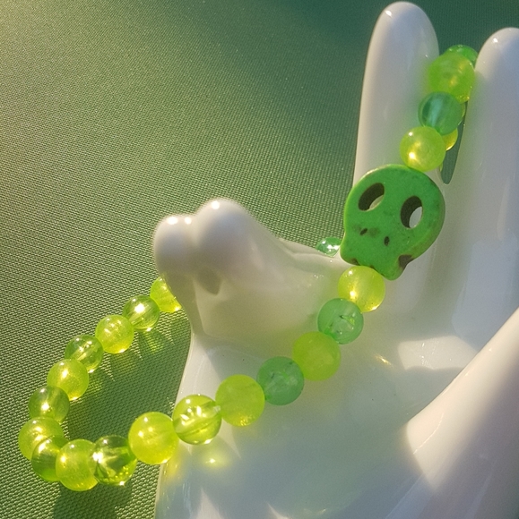 💀 Toxic Skull Slime Bracelet - Picture 4 of 9